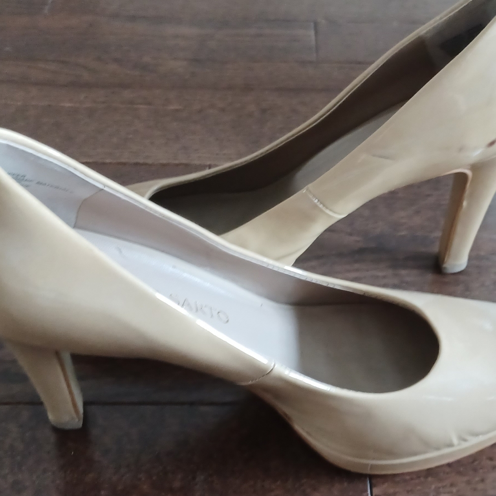 Franco Sarto nude patent pumps (7.5)